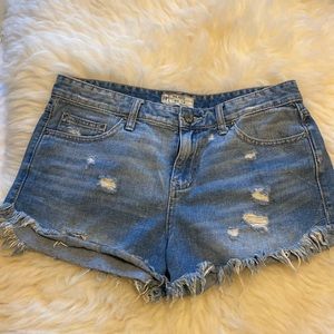 FREE PEOPLE distressed denim shorts - size 29